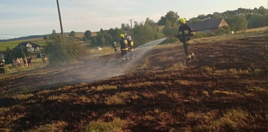Posadowa Mogilska - pożar siana na polu