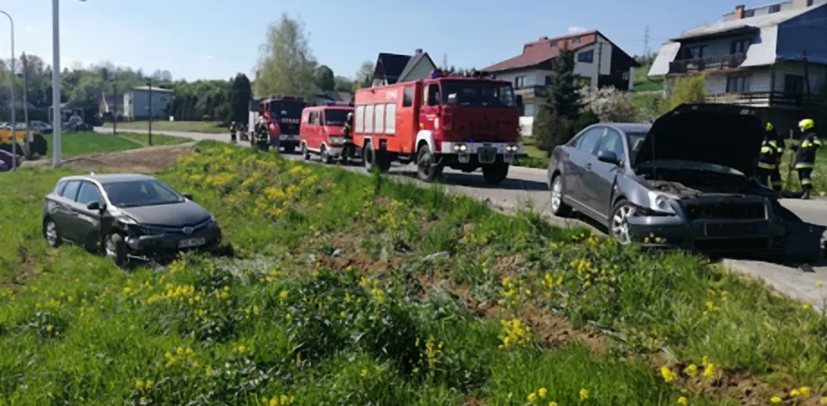 Korzenna - zderzenie dwóch samochodów