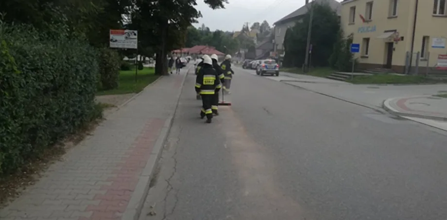 Korzenna -substancja ropopochodna na jezdni