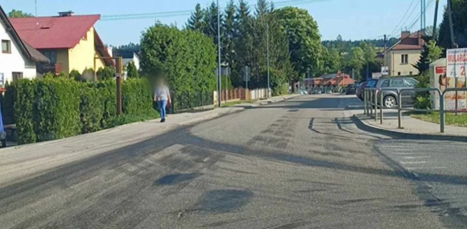 Korzenna - substancja ropochodna na jezdni