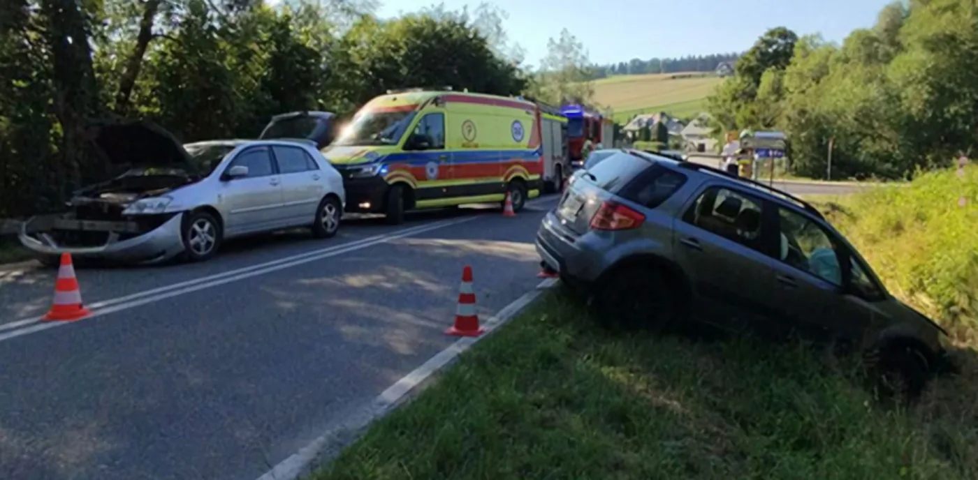 Korzenna - zderzenie dwóch samochoodów osobowych