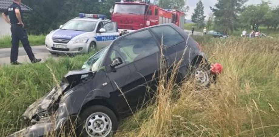 Korzenna – samochód wypadł z drogi