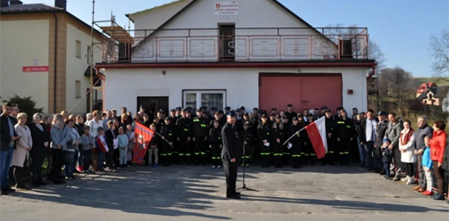 Strażacy wspólnie z mieszkańcami zaśpiewali HYMN POLSKI
