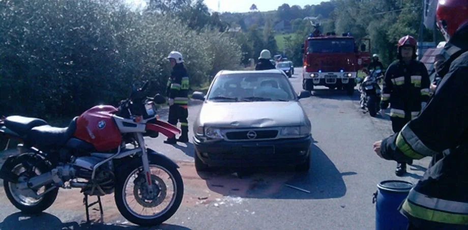 Łęka - zderzenie motocyklu z samochodem!!!