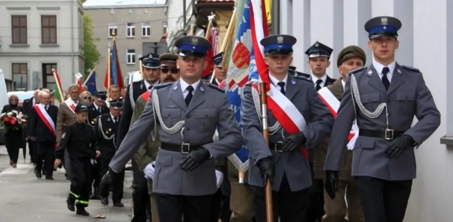 LECH KACZYŃSKI MA W NOWYM SĄCZU TABLICĘ I IZBĘ PAMIĘCI