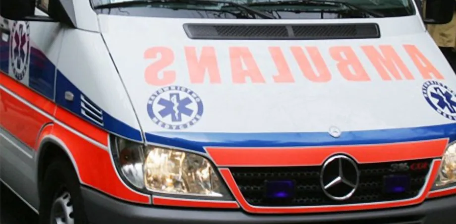 Wojnarowa - karetka zatrzymała się na drzewie!!!
