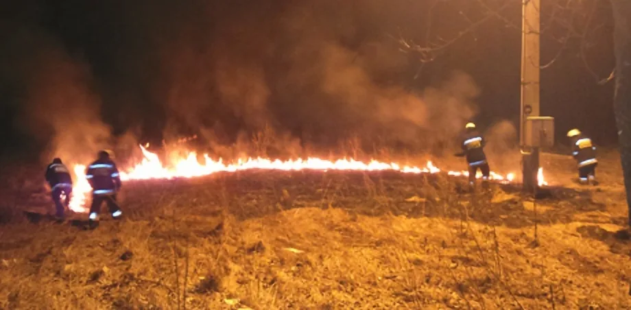 Korzenna - dwa pożary trawy w tym samym czasie.