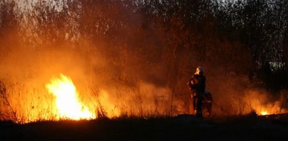 Posadowa Mogilska - pożar suchej trawy !!!