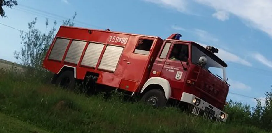 Wojnarowa - słup powalony na jezdnię