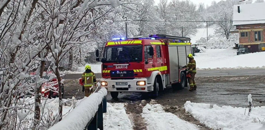 Korzenna - powalone drzewo na linki energetyczne