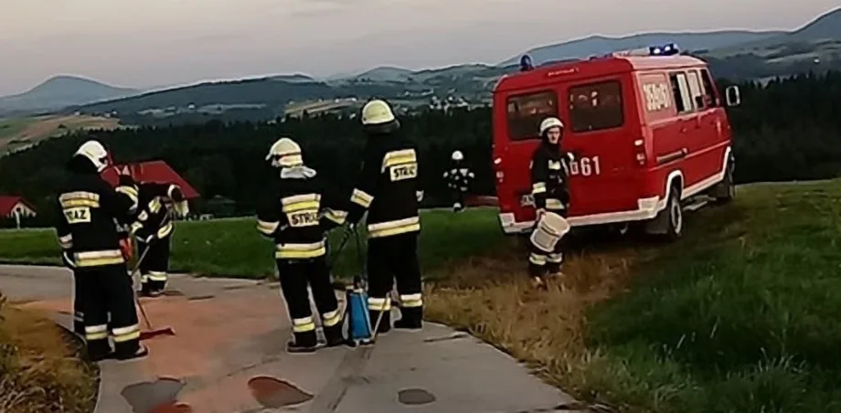 Korzenna- substancja ropopochodna na jezdni
